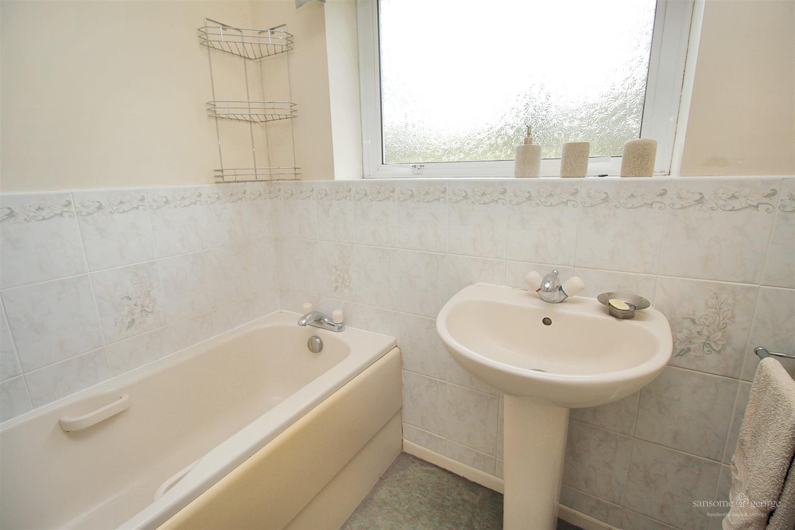 Warborough Avenue, Tilehurst, Reading